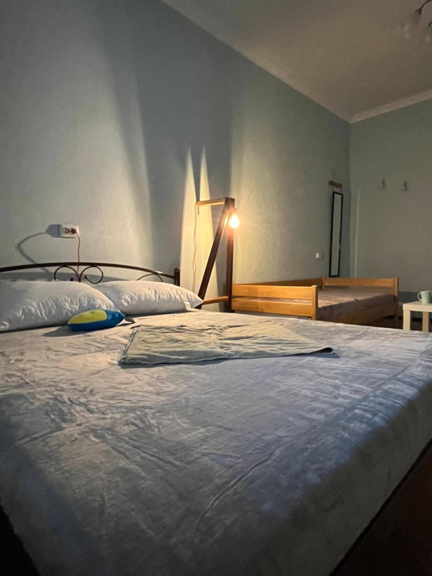 Ararat-Klovskaya Hostel-Apartments Kiev Exterior photo
